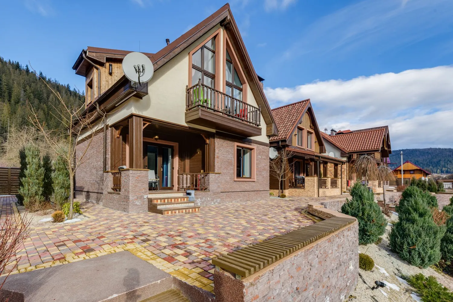 Home with clean patio and walkway